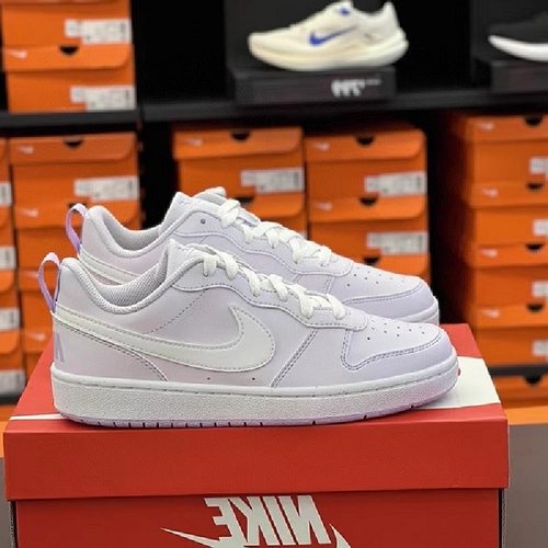 NIKE耐克淡紫色运动板鞋