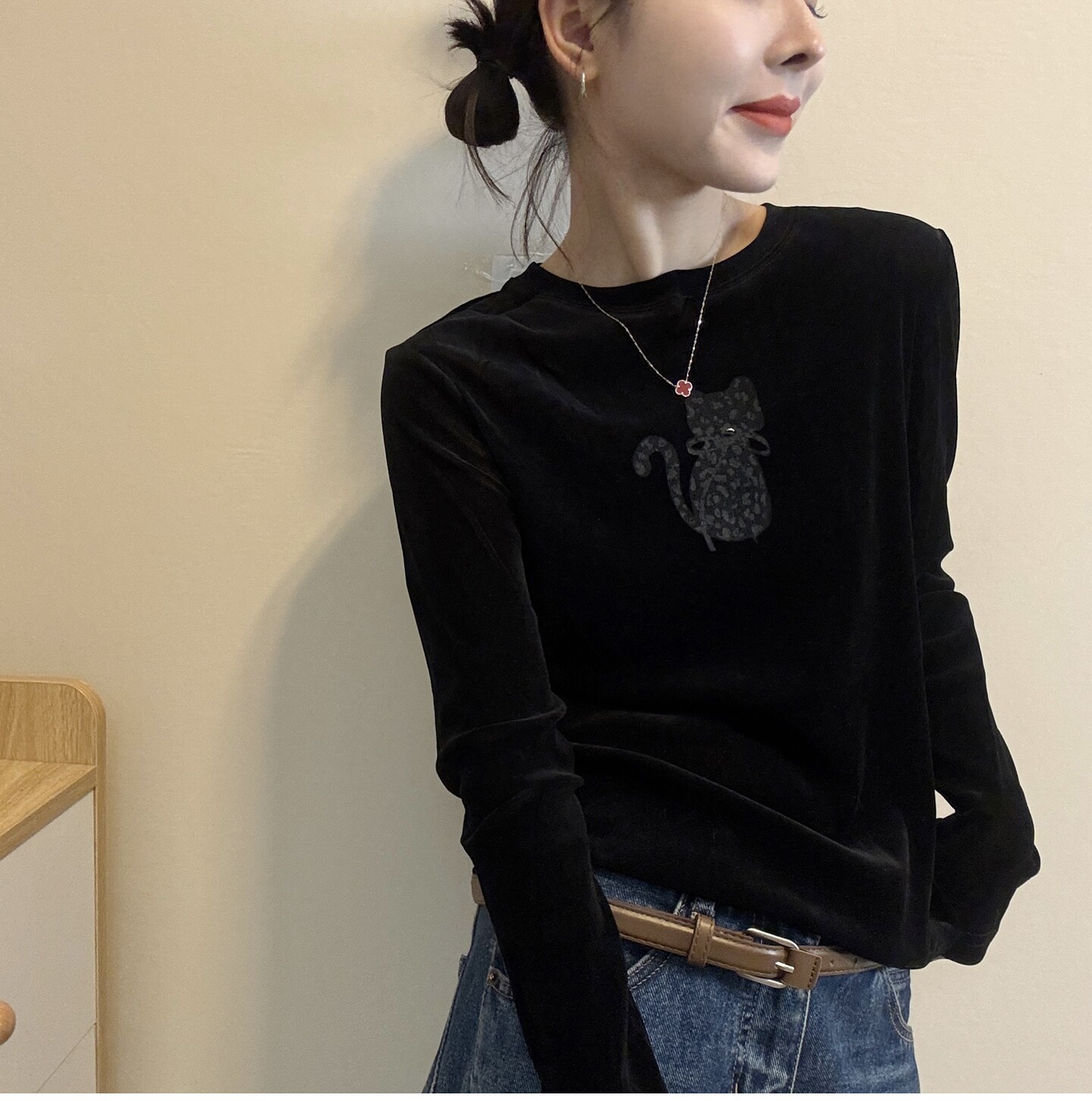 卡通猫咪图案圆领长袖丝绒T恤女欧洲站2026秋季新款欧货打底衫