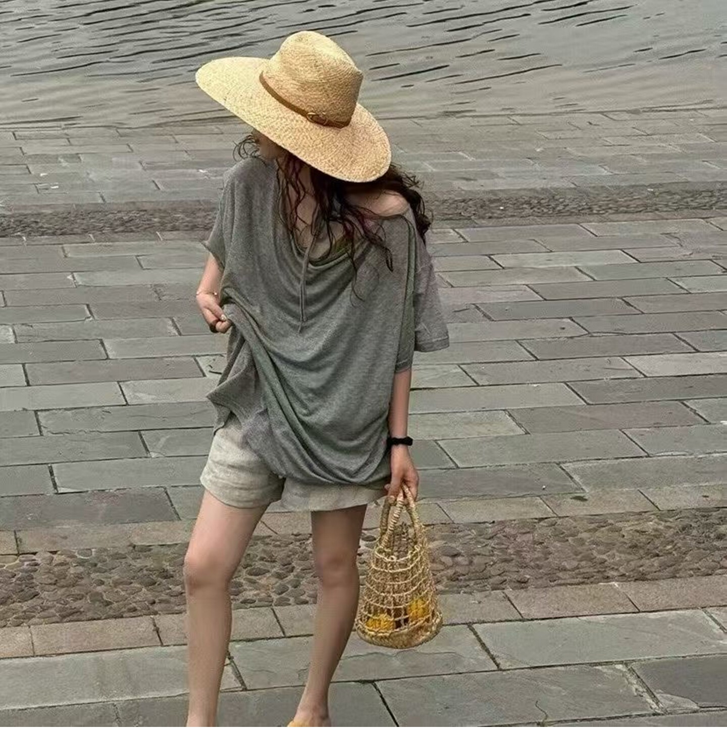 欧洲站2026夏季新款欧货女潮懒散风宽松褶皱V领前后两穿短袖T恤