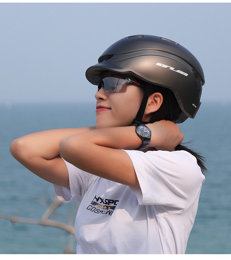 城市自行车休闲头盔 通勤头盔带警示尾灯公路车骑行代驾安全帽