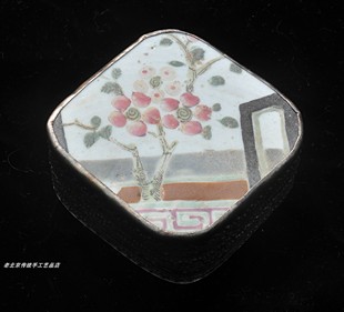 老瓷片盒元宝盒胭脂盒首饰盒手工錾刻德银手工艺寿桃博古图清供图