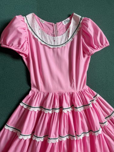 Square Dancers dress 圆舞曲大裙摆洋装 粉色+白蕾丝+黑色滚边