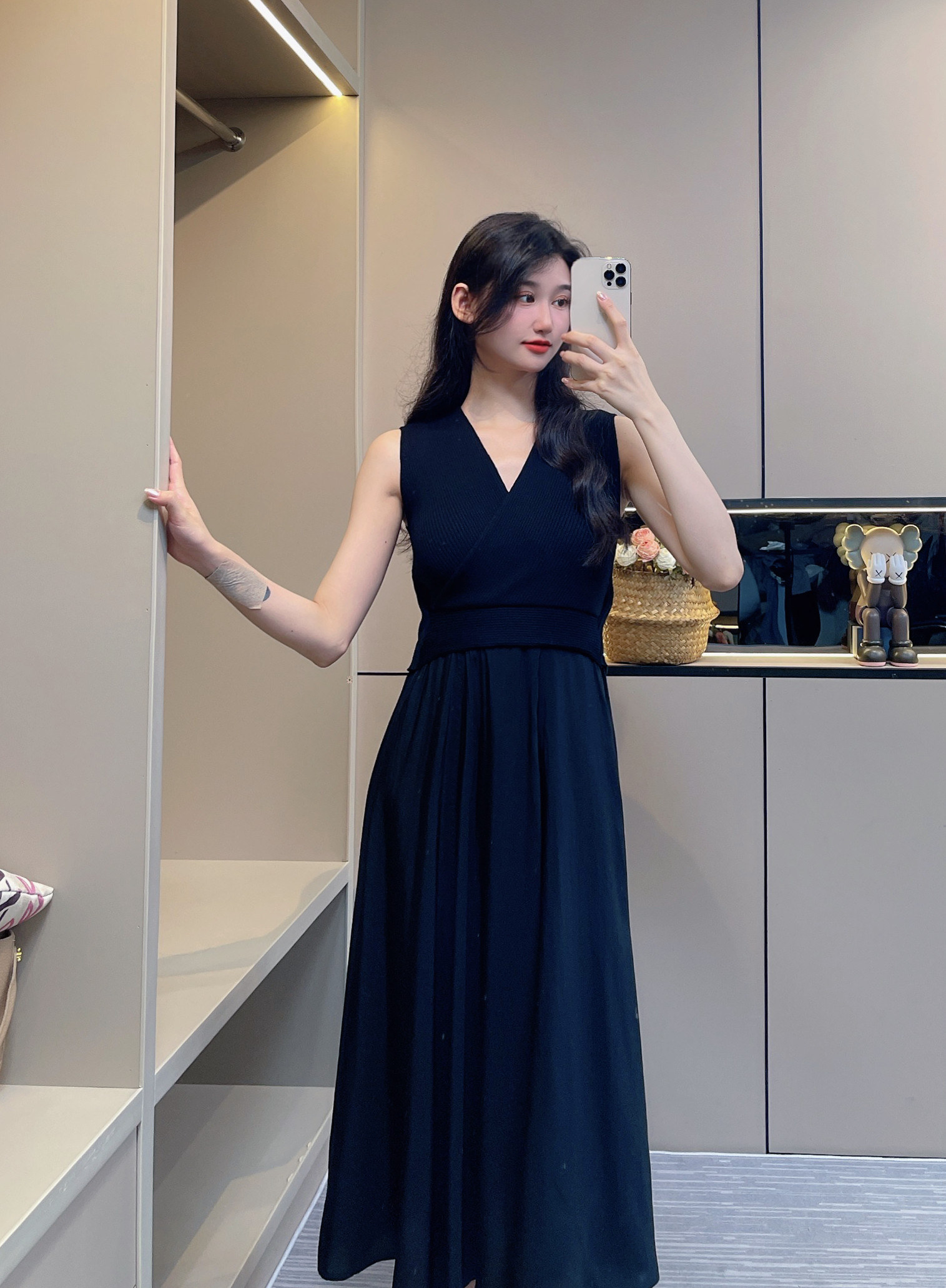 seven77家23年早秋交叉v领无袖针织拼接雪纺连衣裙fwno232037