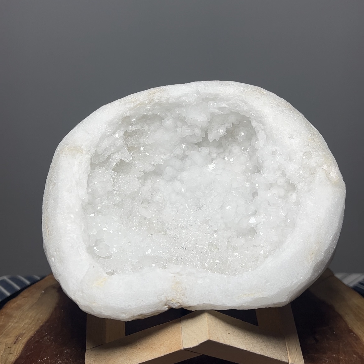 天然白水晶晶洞水晶簇消磁晶洞石碗钱袋子聚宝盆水晶原石家居摆件