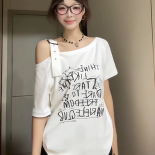 T恤女夏季 大碼 美式 復古字母印花斜肩短袖 設計感上衣女 胖妹妹時尚