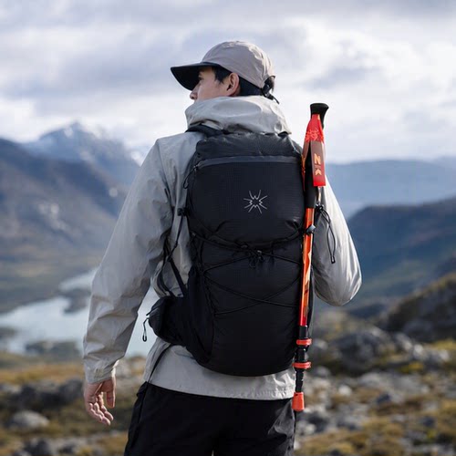 杉木山装追光户外登山包徒步包专业双肩背包30L旅游轻便骑行包