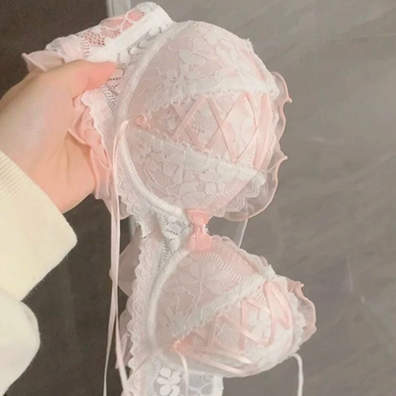 日系甜美蕾丝小胸聚拢文胸套装