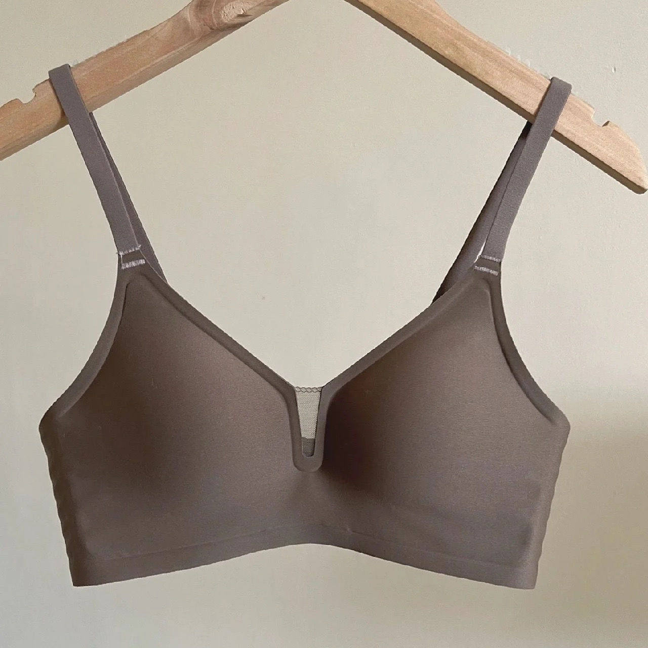 无痕内衣女薄款深V收副乳