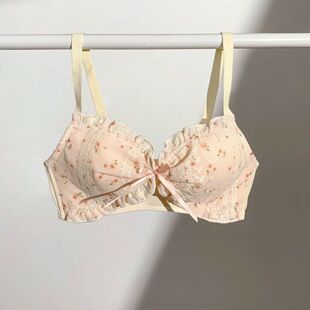 性感碎花蕾丝内衣女小胸聚拢显大收副乳无钢圈纯欲风法式文胸套装