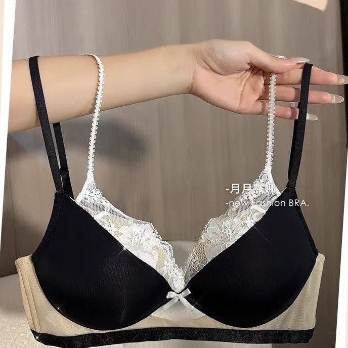 纯欲蕾丝小胸聚拢收副乳文胸套装