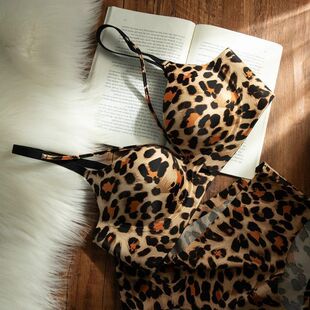 新款 豹纹内衣女小胸聚拢显大无钢圈上托性感胸前交叉绑带文胸套装