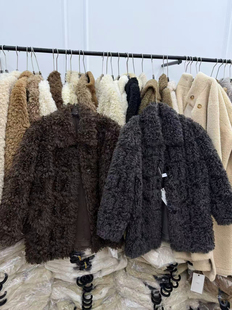 百搭显瘦气质长袖 2025年冬季 时尚 韩版 女上衣仿皮毛一体外套 新款