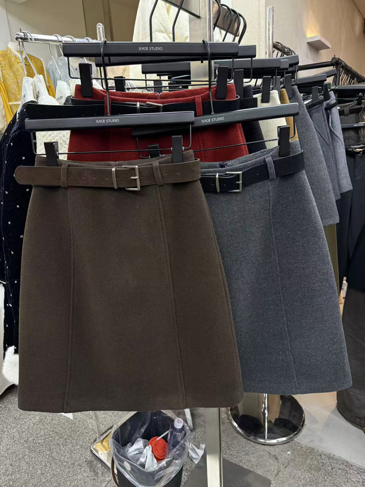 2025年冬季新款韩版时尚百搭显瘦气质高腰半身裙女纯色中裙子