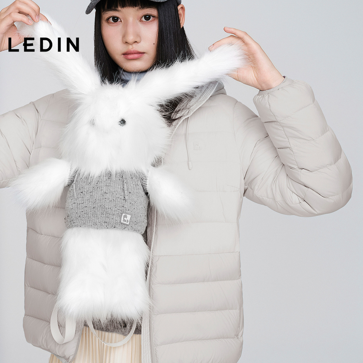 【商场同款】乐町可爱包包冬新款毛绒兔兔玩偶双肩包C2YFF4154