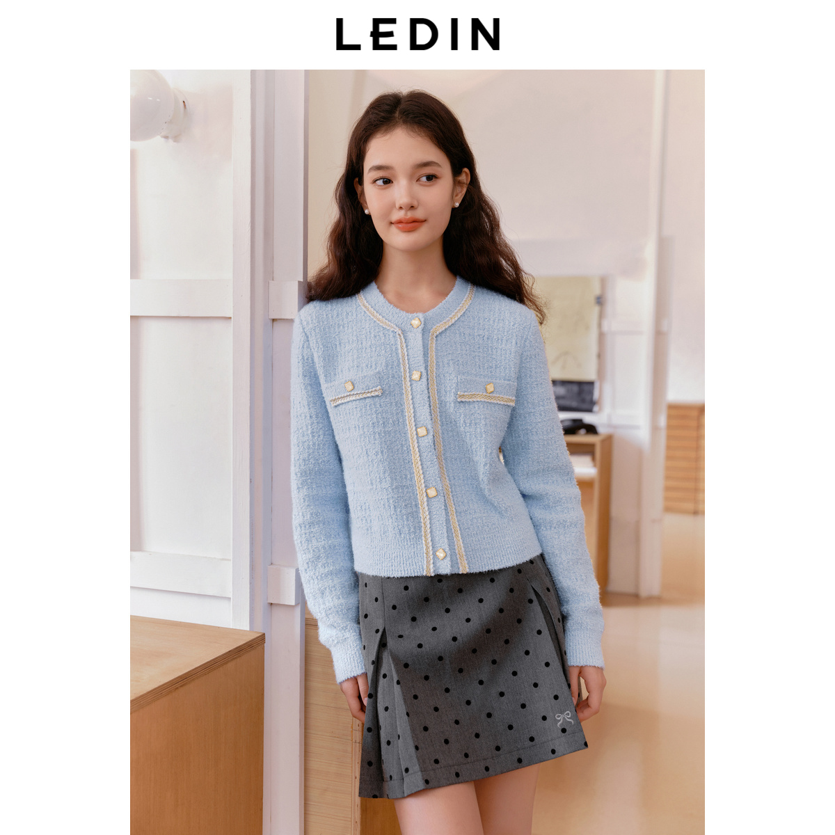 小香风线开衫合体版型舒适好穿整体线条流畅