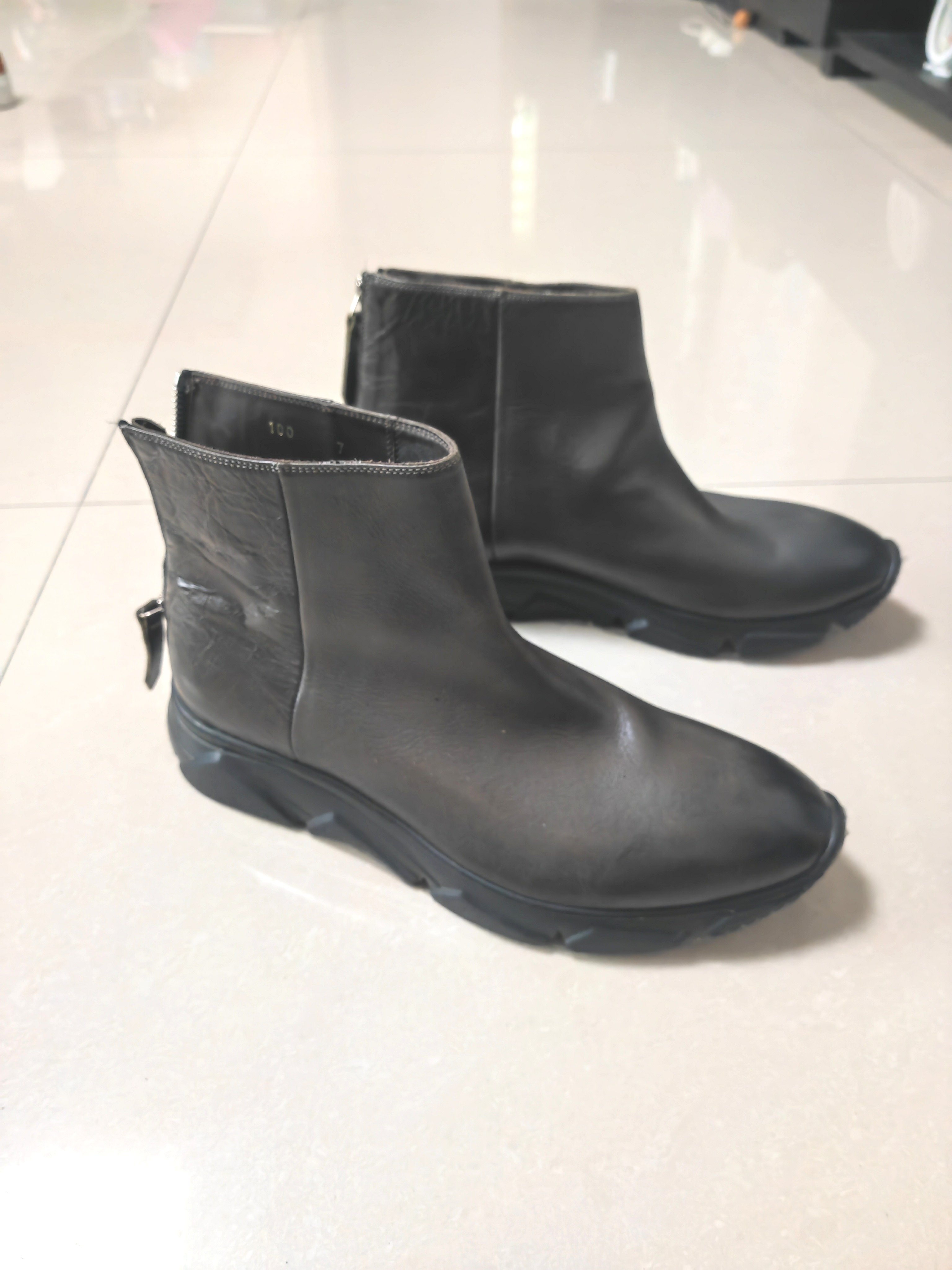 유조 시판 남성화 사이즈 41 42 1층 소가죽 약간의 흠집 매장가격 3 600