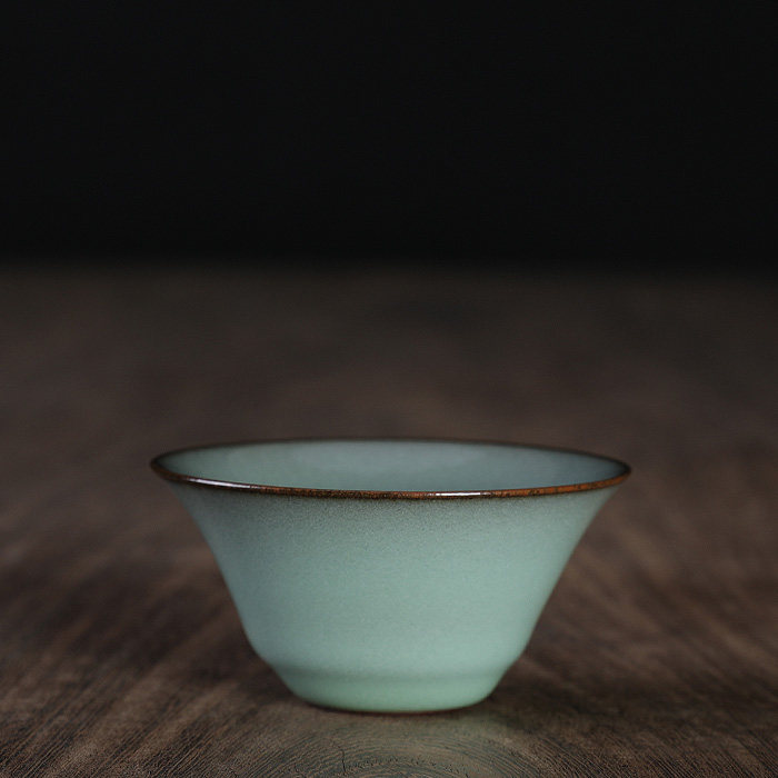 龙泉市青瓷纯手工铁胎品茗杯功夫茶盏小杯子吴小宝茶碗主人杯单杯