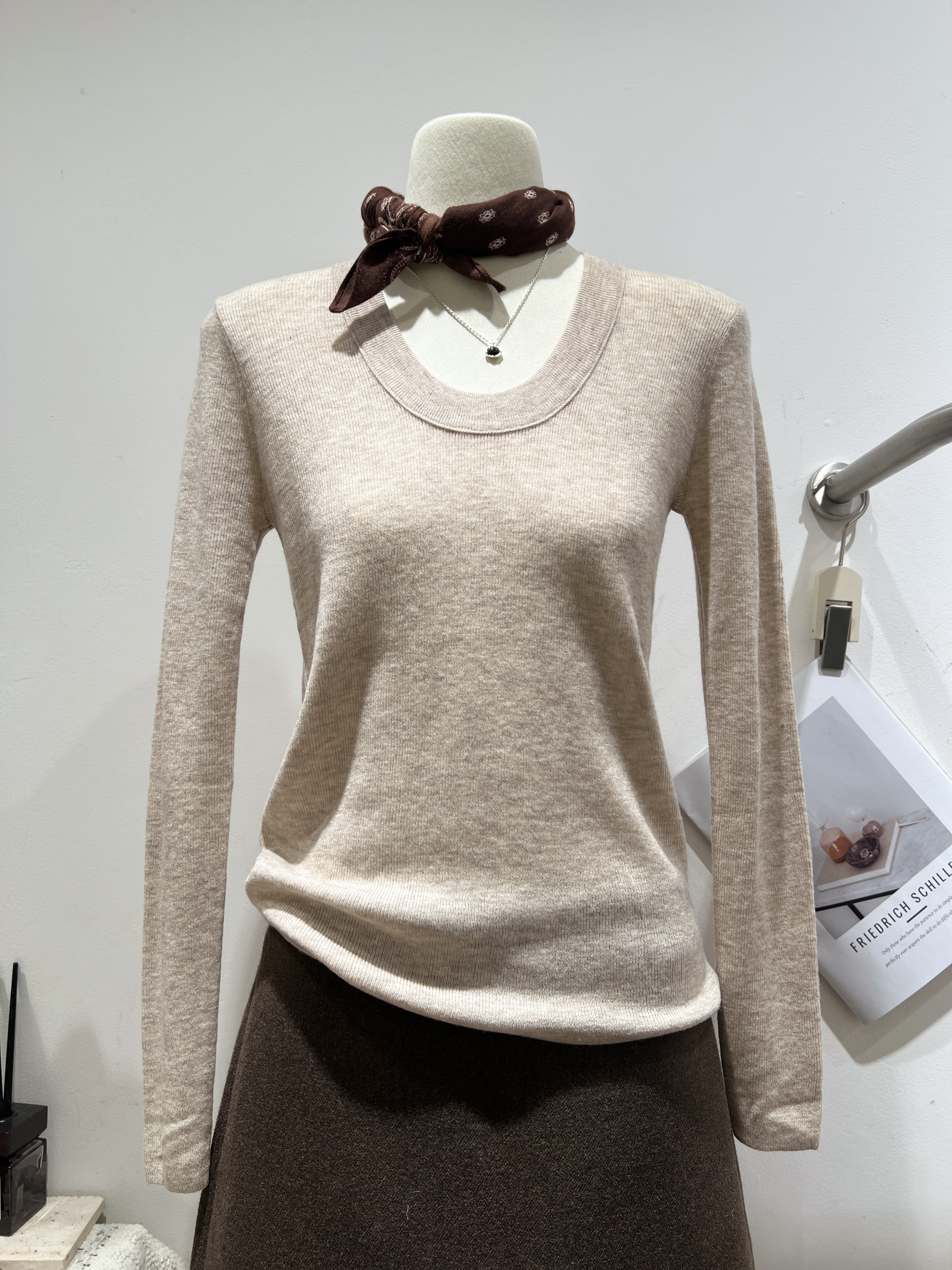 100%羊毛女士U领修身显瘦打底衫毛衣