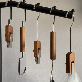 店陈列配饰陈列夹子夹木质夹子 饰杂志夹子女装 胡桃木色服装 店装