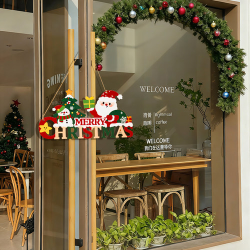 圣诞挂件店铺门口室外挂件布置