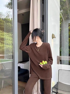 深圳南油2025秋冬小众设计进口醋酸抗皱简约高级感纸片人显瘦套装