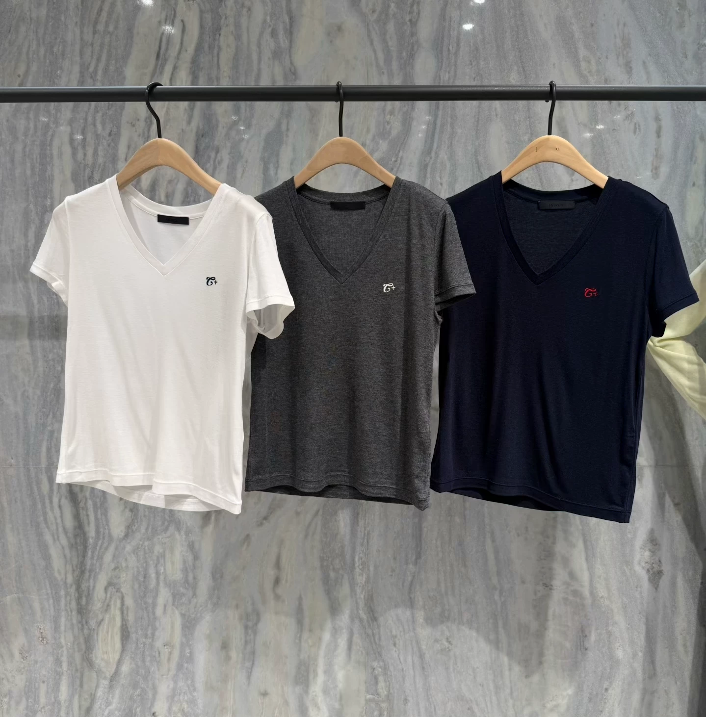 正品短袖T恤2026夏新品含桑蚕丝天丝微透V领刺绣黑白MBF2TEE052