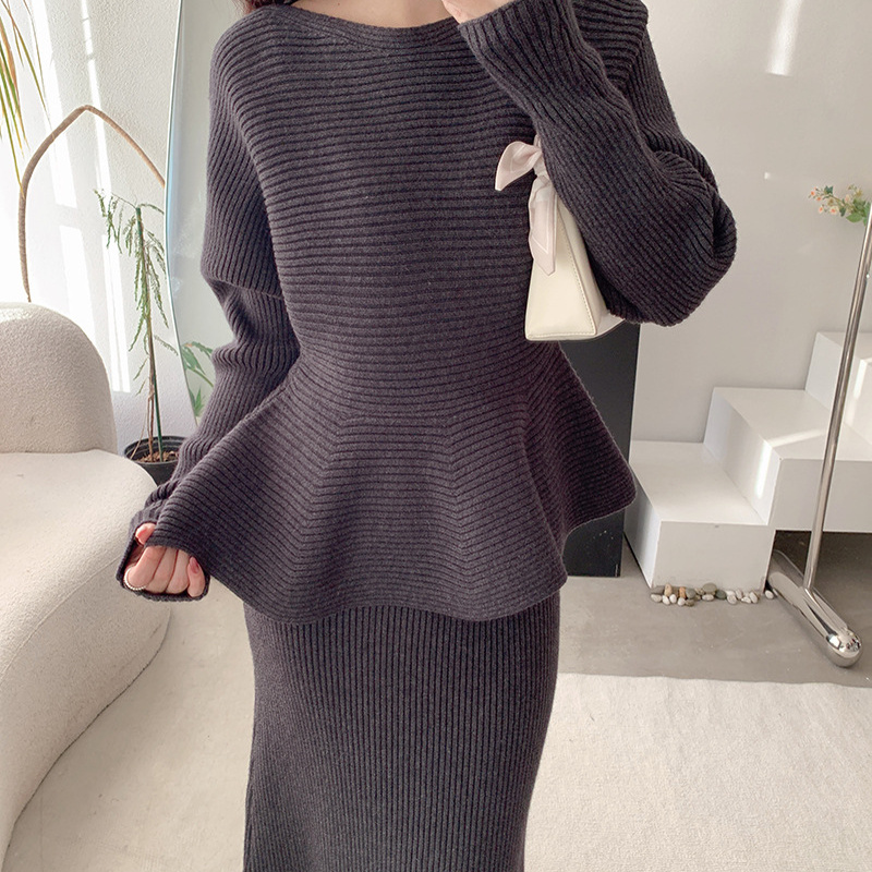 超好看冬装一整套女赫本风坑条纹肌理感收腰伞摆上衣半裙两件套装