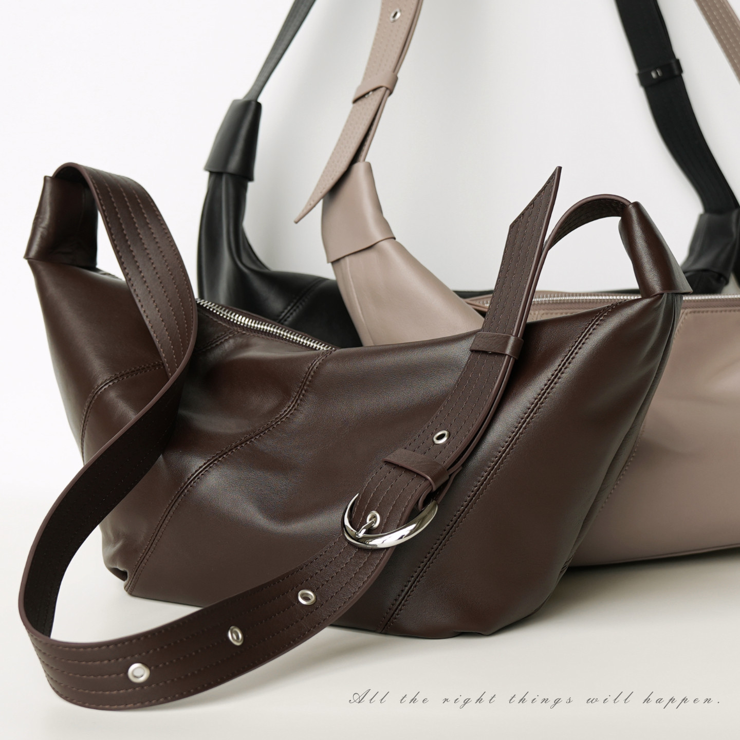 可单肩可斜挎 头层牛皮软皮牛角包 柔软真皮饺子包女包k