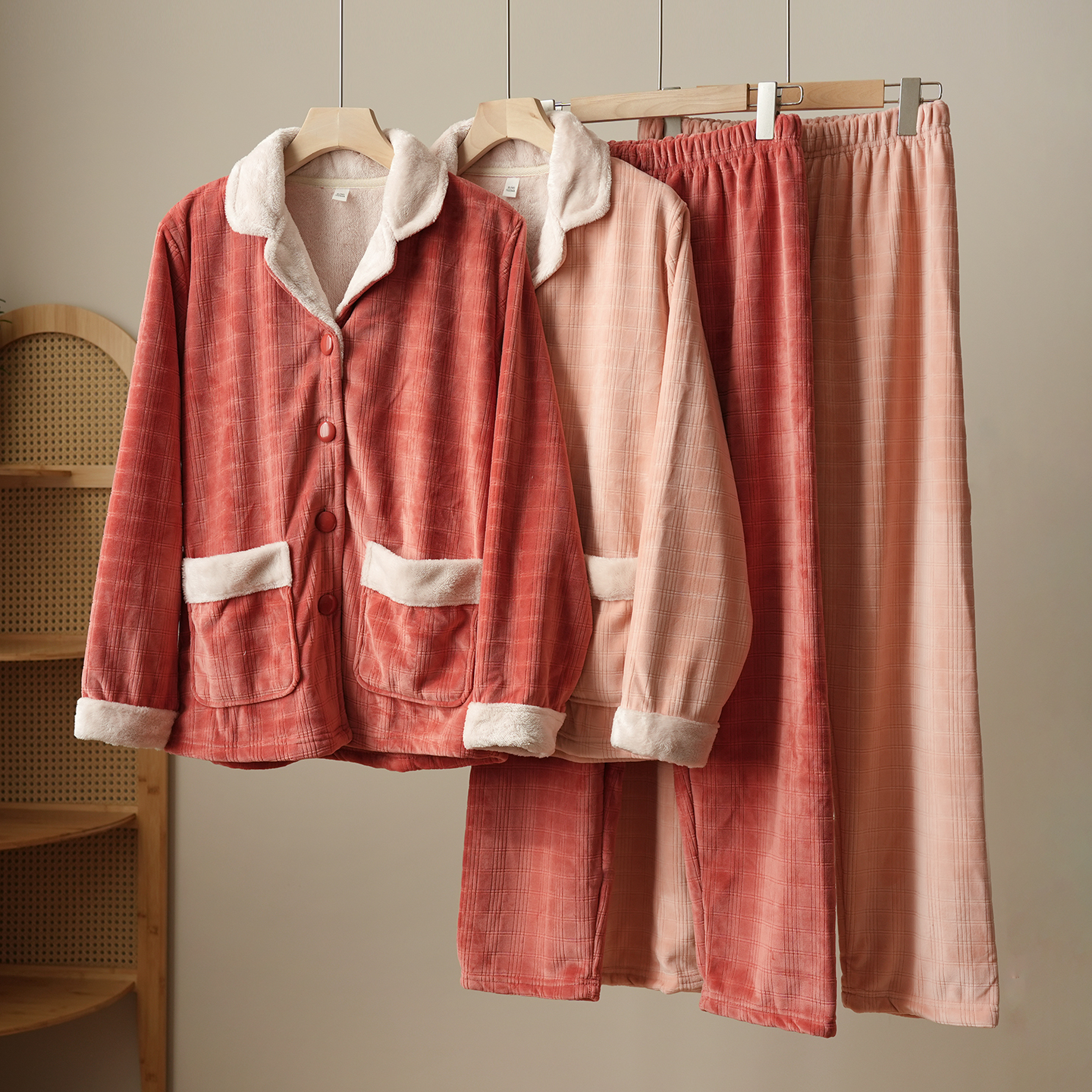 女士珊瑚绒保暖家居服套装