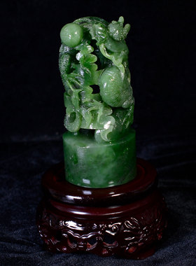 珍藏和田玉老碧玉苹果绿细腻温润干净精雕龙行天下印章摆件12641