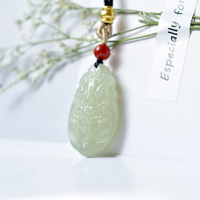 和田玉青海老坑料冰底浅晴水精雕细琢玉质结构紧致兽吊坠D15351