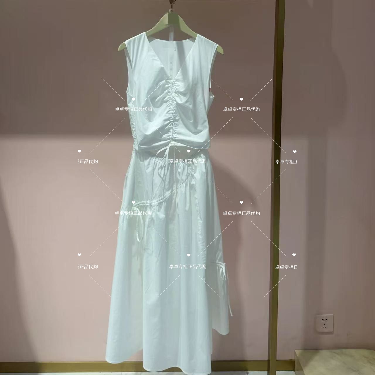 4折5+专柜2026新女夏法式V领连衣裙无袖度假风长裙2MN2082450现货