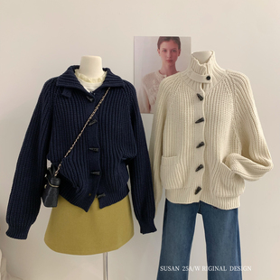 Cecil泡菜国最爱韩妹穿搭秋冬复古高领牛角扣设计感毛衣1296S