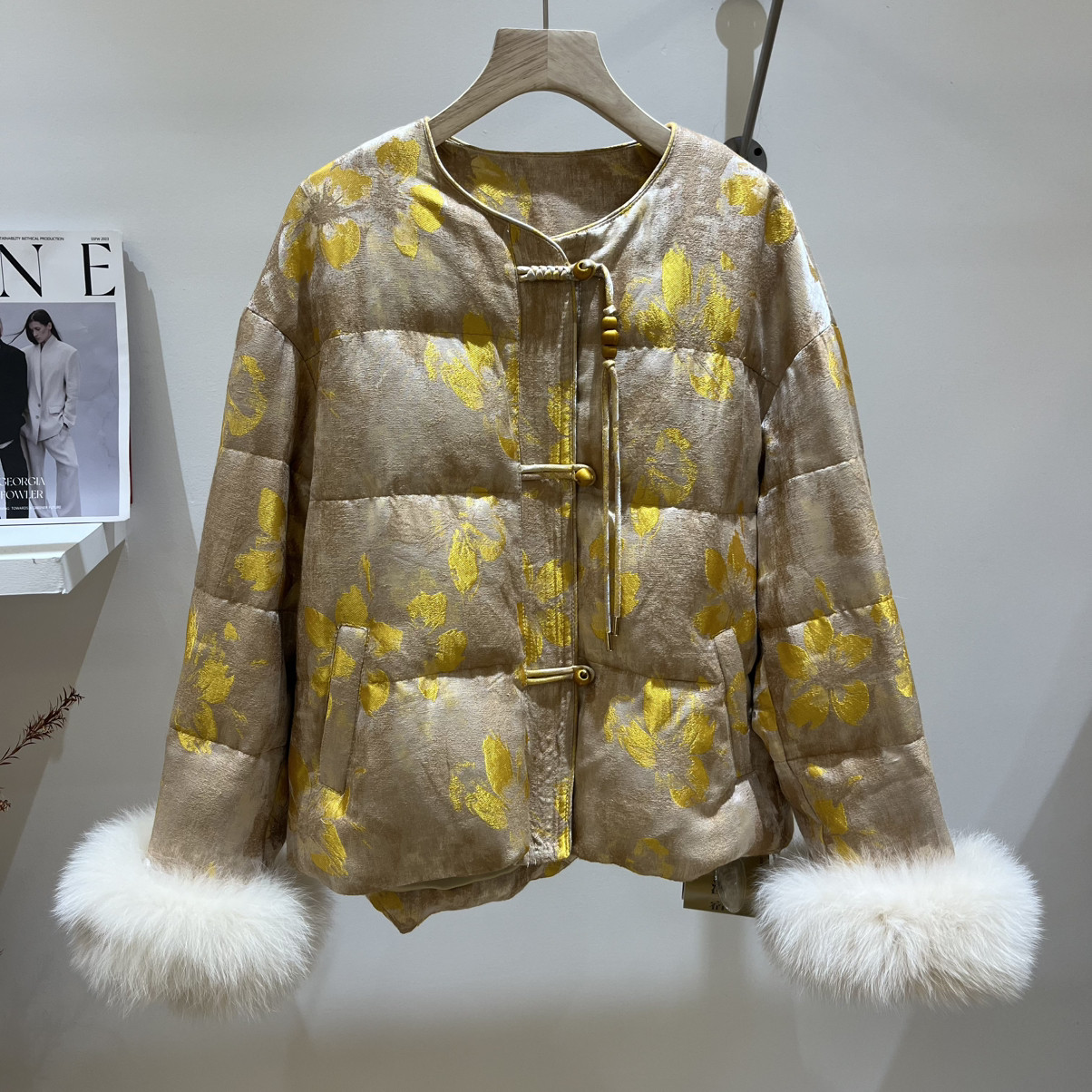 Cecil貂毛金色提花羽绒服短外套(配真狐狸毛袖可拆卸)TD-8680