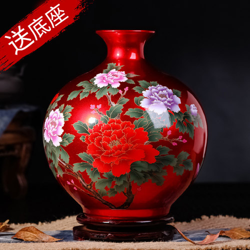 精美陶瓷花瓶，点缀雅致家居环境