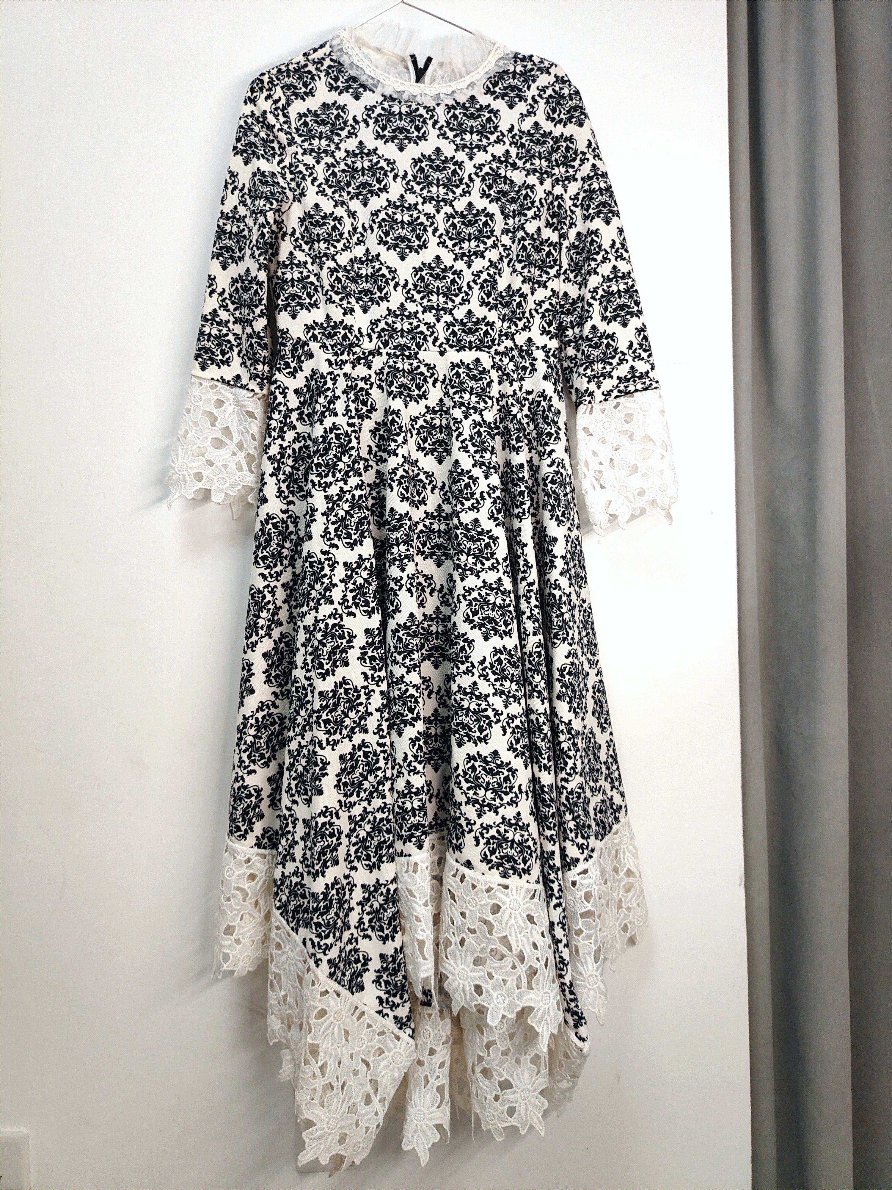 晓雪旗下艾克玛诗超大裙摆收腰连衣裙M码拼接蕾丝包邮女春秋长袖