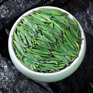 25年 50g装 全单芽 90度冲泡 明前头采峨眉山龙芽雀舌