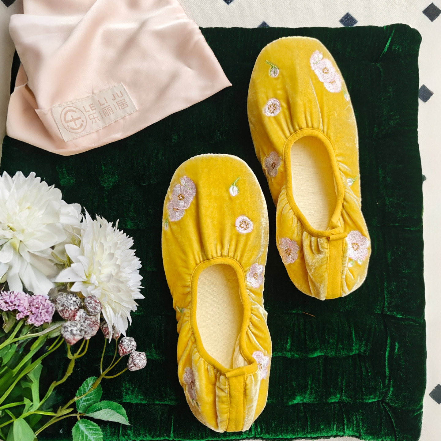 丝绒复古风春夏刺绣花朵包头居家棉拖鞋女舒适防滑软底蛋卷拖鞋