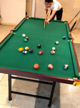 家用折叠标准比赛台球桌美式黑八成人训练桌球儿童娱乐桌上智力球