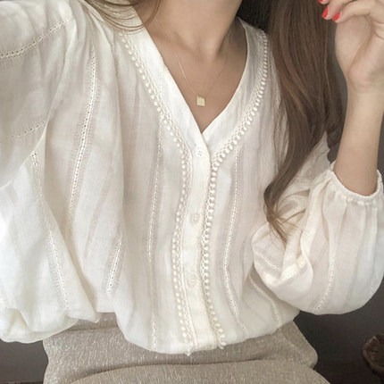 白色v领蕾丝衬衫女设计感小众春秋韩版宽松长袖薄款气质百搭上衣