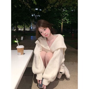 温柔甜美大翻领白色针织开衫上衣女早秋巨好看灯笼袖宽松毛衣外套