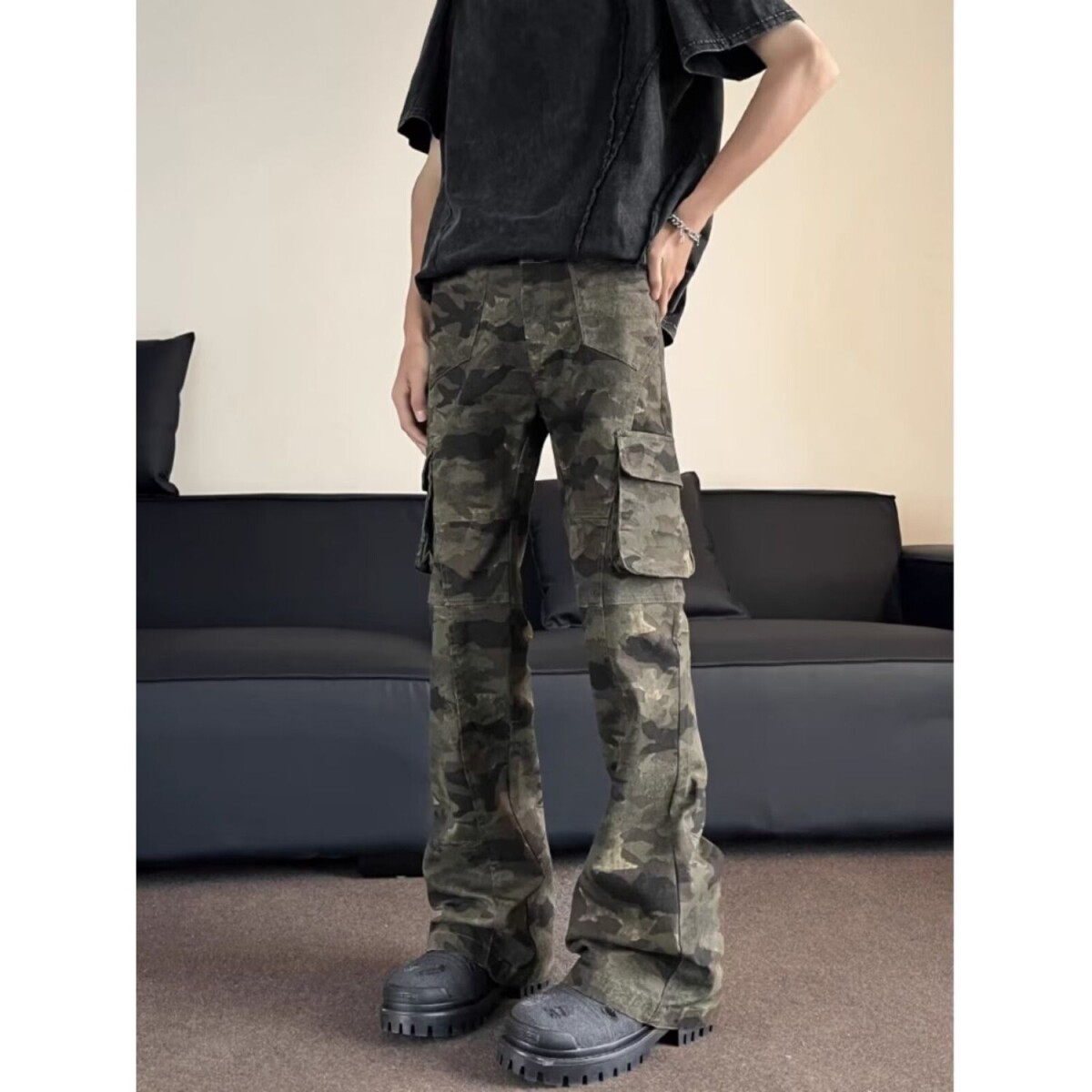 军绿色拼接微喇弯刀迷彩牛仔裤男女款美式户外工装显瘦伐木裤子潮