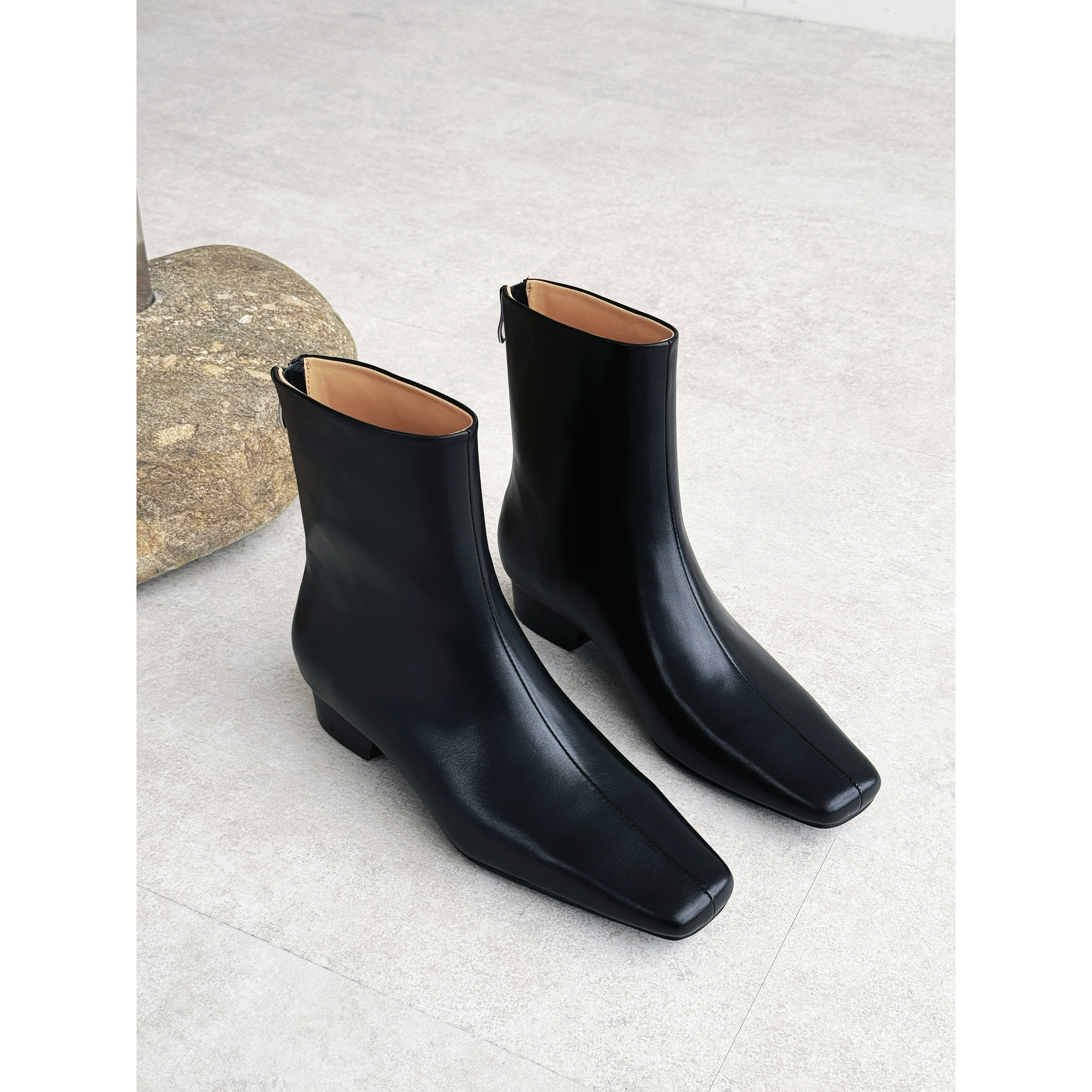 彭姐极简老钱风法式方头短靴