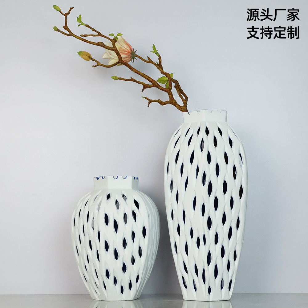 景德镇简约镂空杨桃花瓶样板房
