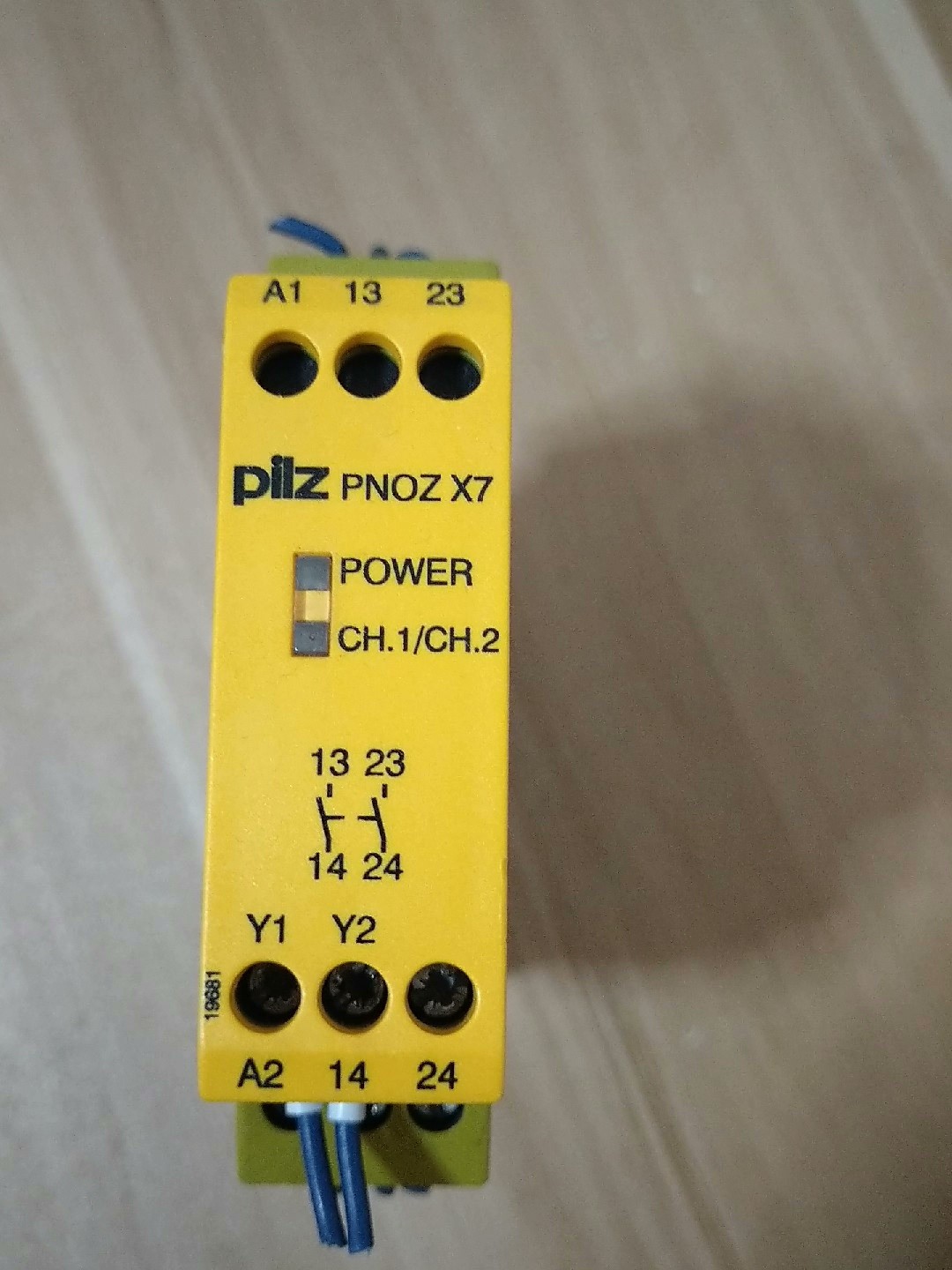 Pilz皮尔兹安全继电器一台      PNOZ- X7     24VDCAC  2S774059 电子元器件市场 伺服电机/伺服系统/舵机 原图主图