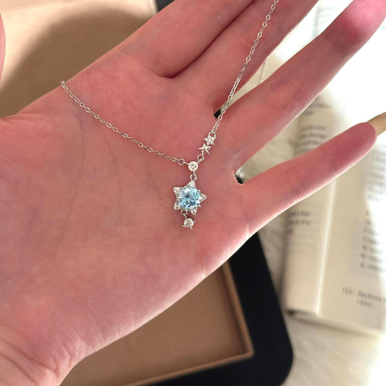 蓝色镶钻星星吊坠项链女简约轻奢高级感精致锁骨链气质百搭配饰品