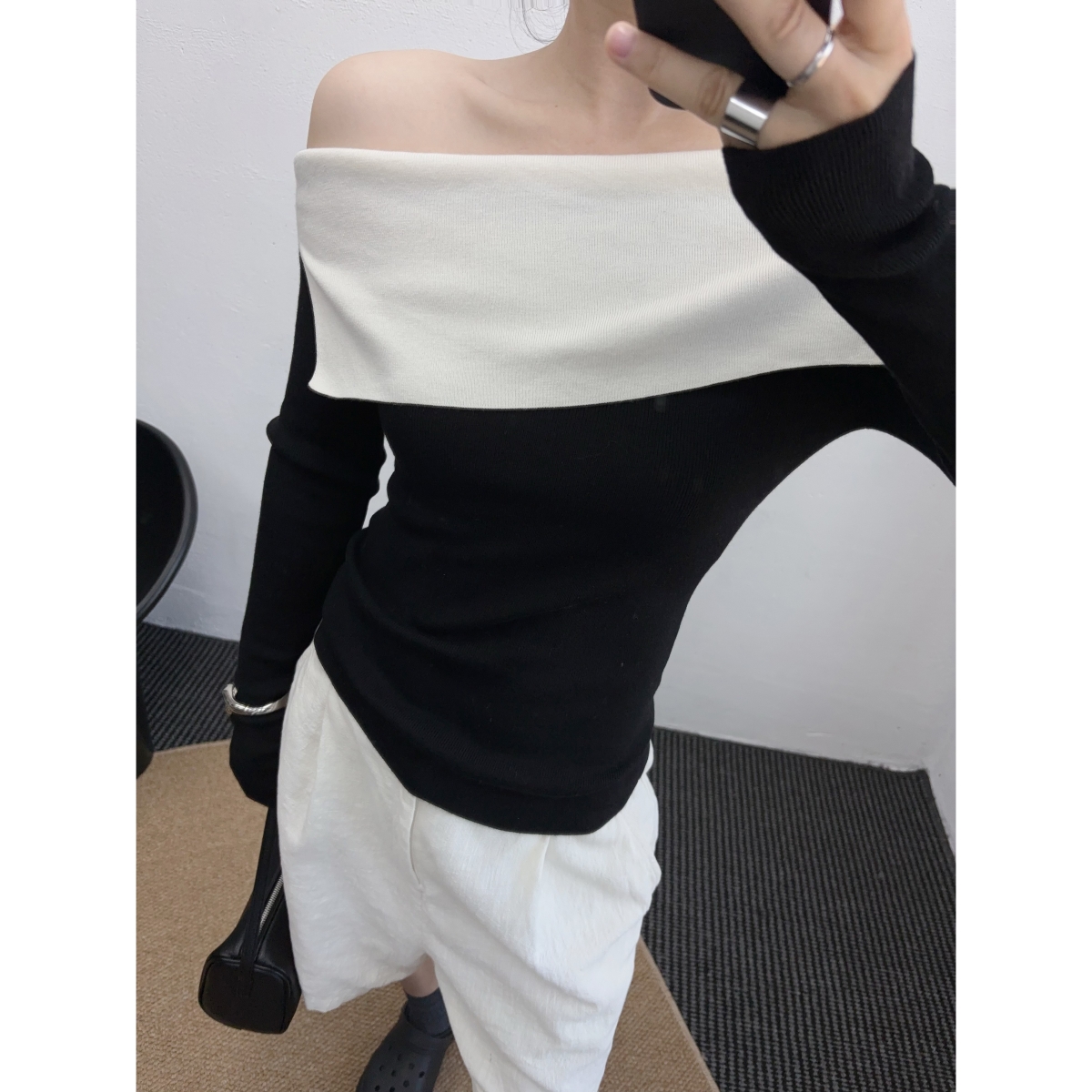 绝美黑白一字肩 拼色超细羊毛混纺秋冬新款露肩针织毛衣上衣慵懒