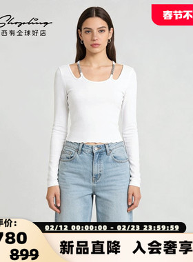 Three Quarters 杜雨宸同款新款纯色露肩钻链短款长袖上衣 301273