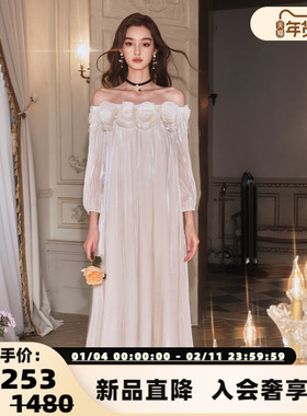 FLONAKED 2025柔光花瓣一字肩水晶纱连衣裙长裙银泰百货300170