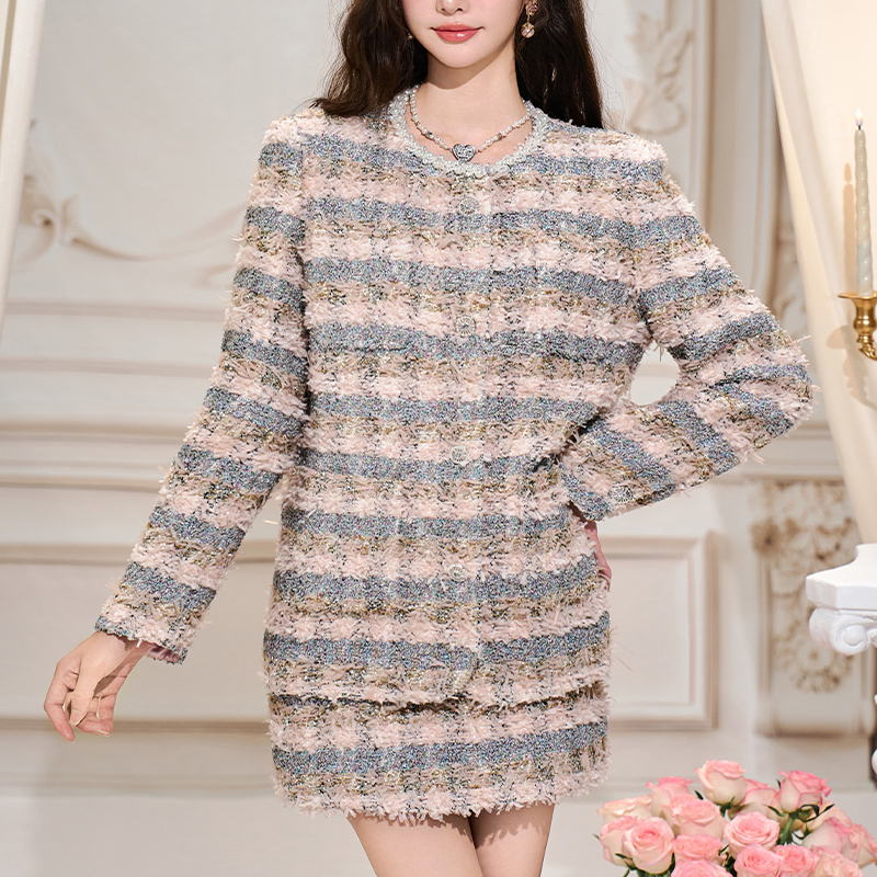 Three Quarters 秋冬新款女士重工珍珠小香风外套银泰百货 301355